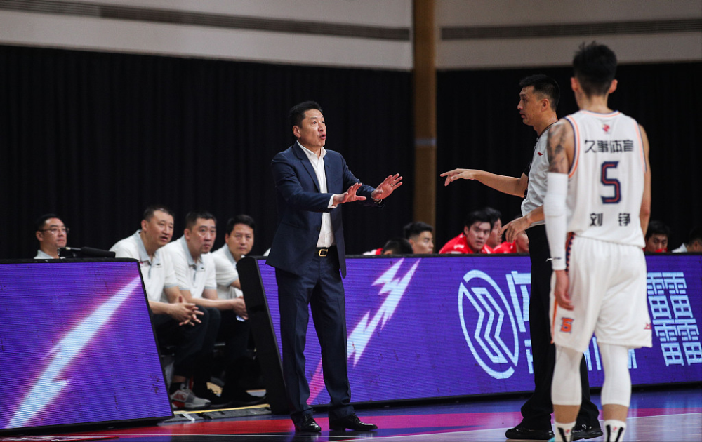 关于今晨多特蒙德调整名单以备CBA季后赛;完成体检环节打磨;球迷炸锅;临场指挥获称赞的信息 关于今晨多特蒙德调整名单以备CBA季后赛;完成体检环节打磨;球迷炸锅;临场指挥获称赞的信息