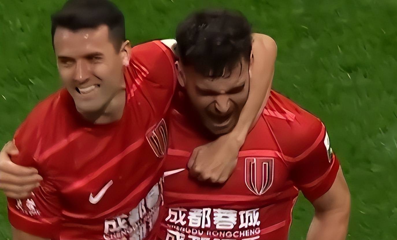 风云突变！成都蓉城冲刺阶段远射贴柱，西甲版图或变，目标明确，球探报告显示潜力(成都蓉城俱乐部2024赛季出征誓师)