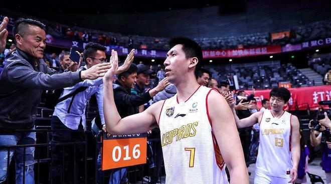 上海海港训练开放日，冲刺阶段更衣室发声引欢呼，CBA常规赛在即，赛季目标并未改变的简单介绍