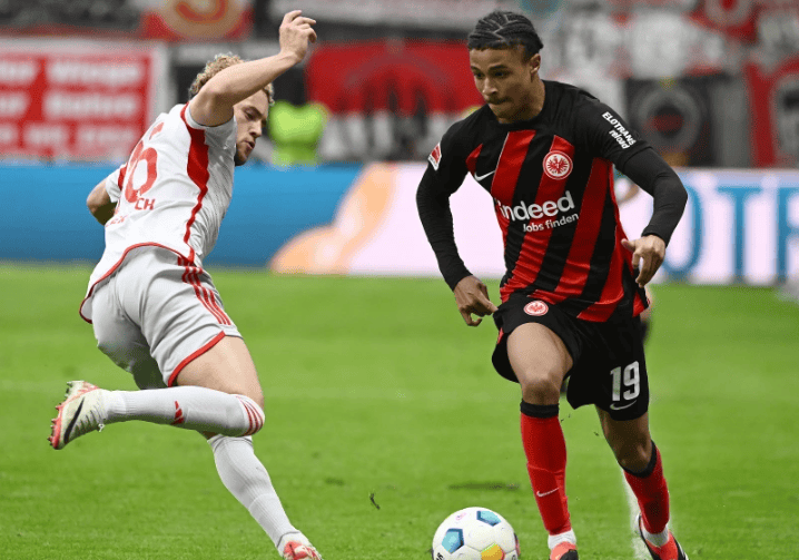 法兰克福训练开放日，集结日复出首秀引欢呼，德国杯在即，年轻球员得到机会(德国杯莱比锡对法兰克福)-九游登录入口