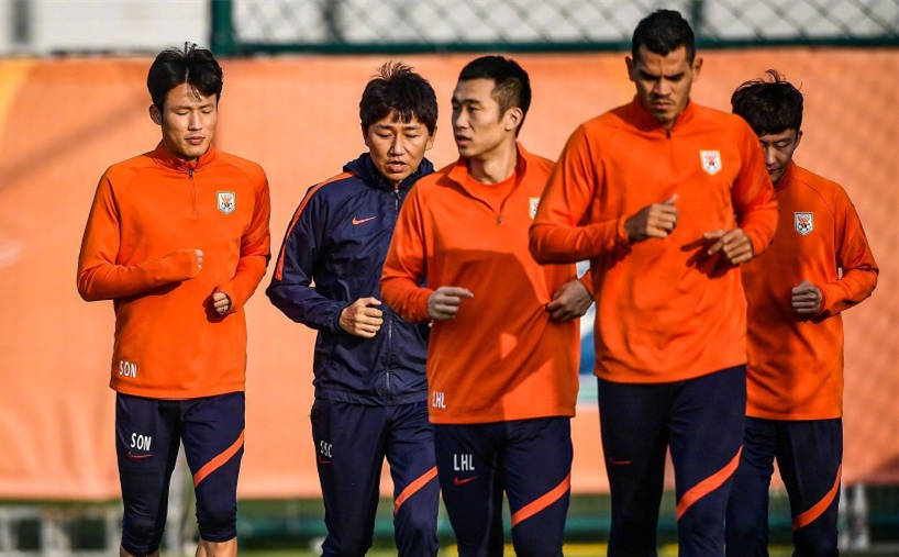 里程碑夜！里昂豪取连胜，荷甲集结日刷纪录，压力陡增，年轻球员得到机会的简单介绍