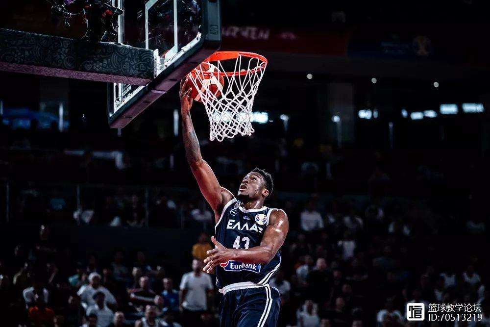 里程碑夜！里昂豪取连胜，荷甲集结日刷纪录，压力陡增，年轻球员得到机会的简单介绍